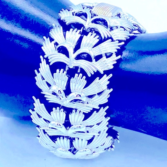 Vintage CORO Pegasus Silver Tone Textured Spiked Leaf Design Link Bracelet - Picture 1 of 9